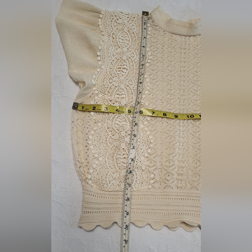 Elegant Cream Lace Blouse - Picture 10 of 12